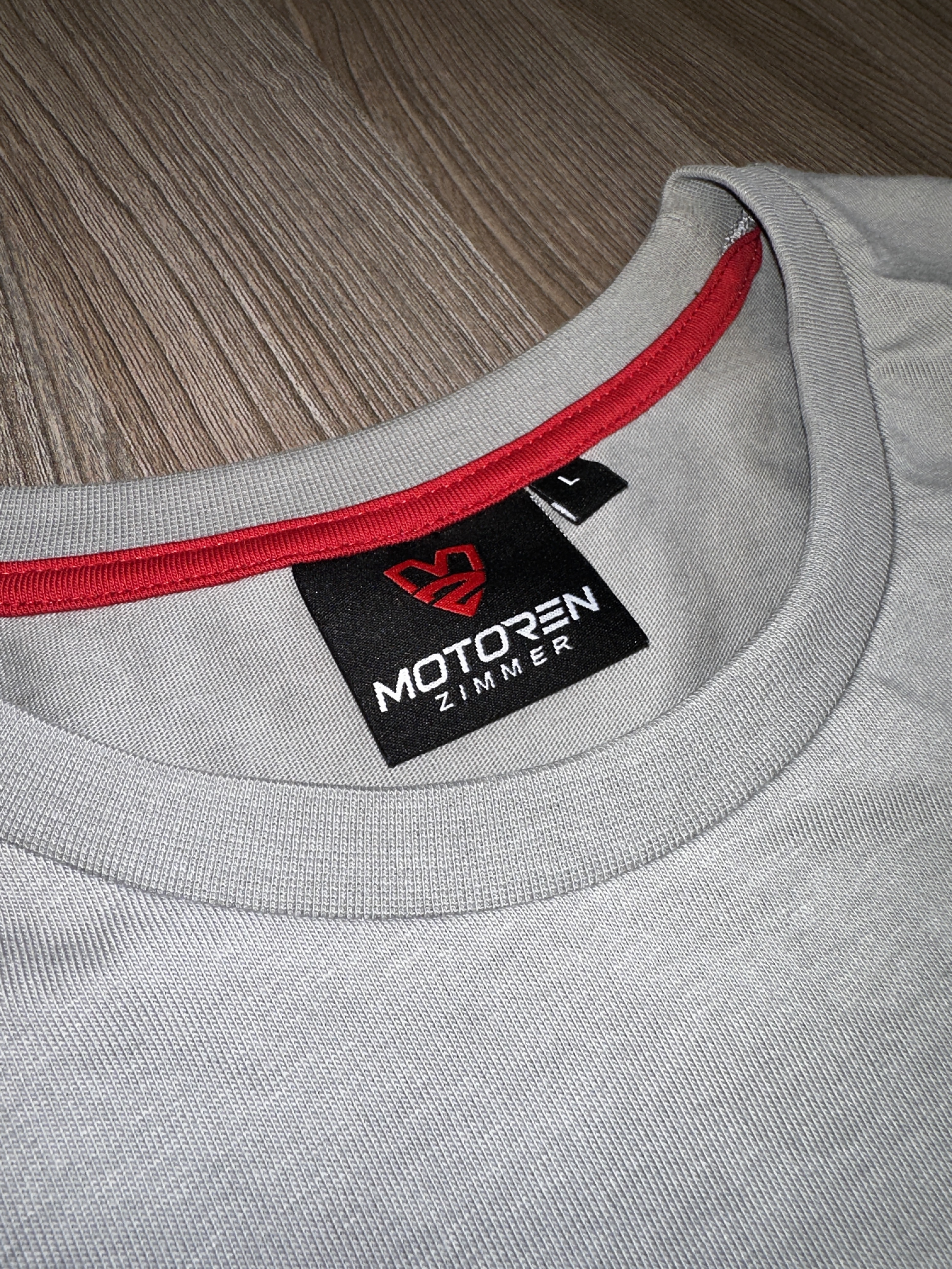 IMG_4845-21YrOzR9JmAliA T-Shirt Grau Logo Bund