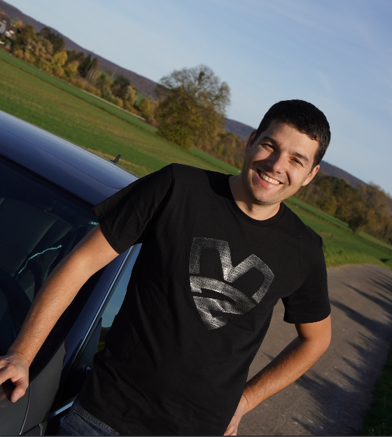Bildschirmfoto-2022-11-11-um-14-52-32 MZ Shirt Black Logo