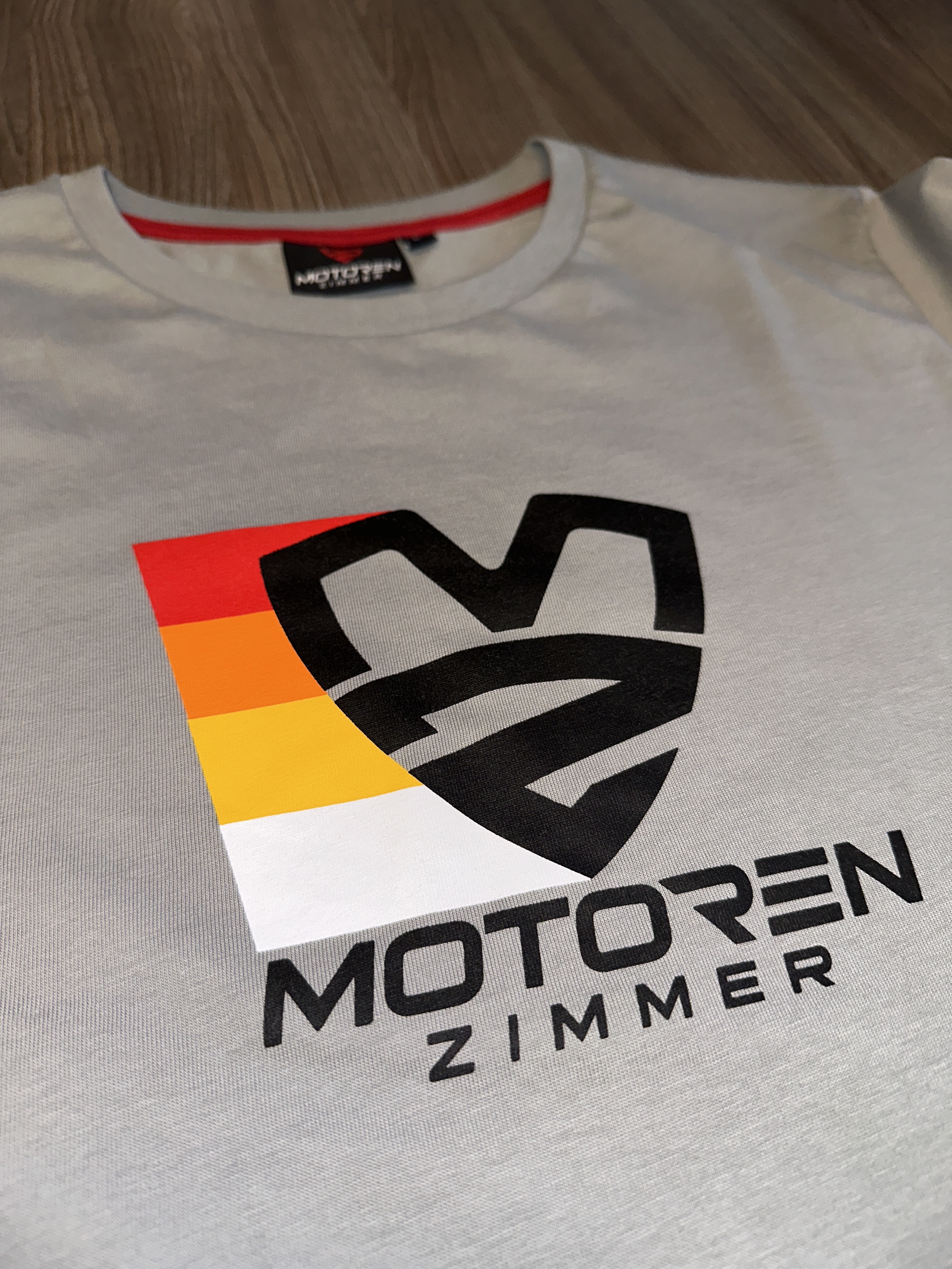 IMG_4844-2pwnU6X1VyEmec T-Shirt Grau Logo Bund